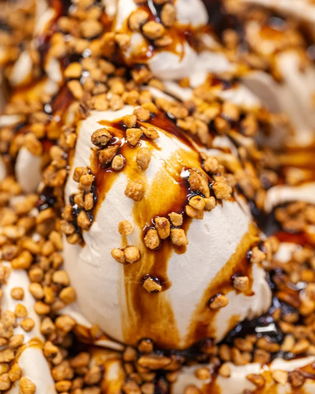 Impreziosisci il tuo gelato con i variegati @comprital_lapreferita 
Dalla frutta fresca 🍋🍓 alle creme più golose, ogni variegato è pensato per offrire diverse consistenze e un gusto che lascia il segno.
Cremosi, morbidi o croccanti: perfetti per ogni tipo di gelato.
.
#carradistribuzionespa