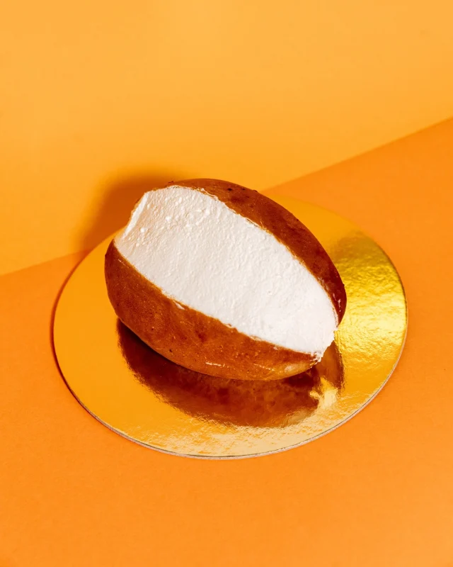 Perfetta dentro, bellissima fuori.
Prima Blanca @debic_it è la scelta giusta per chi vuole performance professionali e un look impeccabile.
Bianca, stabile, voluminosa: ideale per ogni lavorazione di pasticceria.

.
#carradistribuzionespa